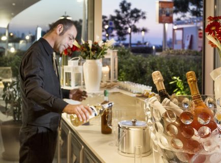 Hotel Ambasciatori Riccione bar vini lungomare